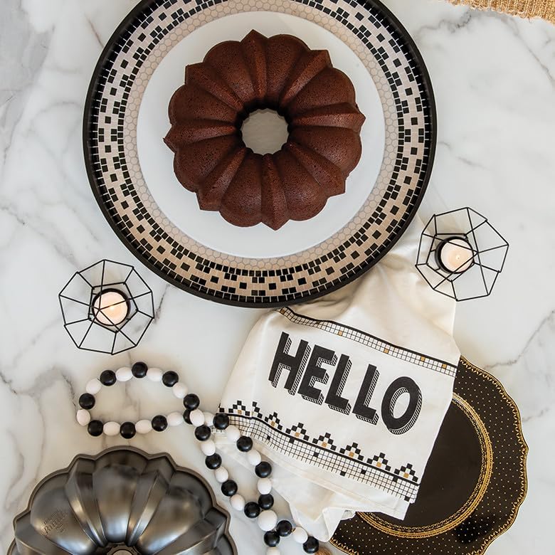 12-Cup Nonstick Bundt Cake Pan