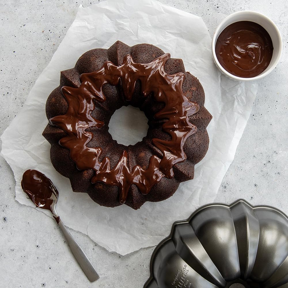 12-Cup Nonstick Bundt Cake Pan