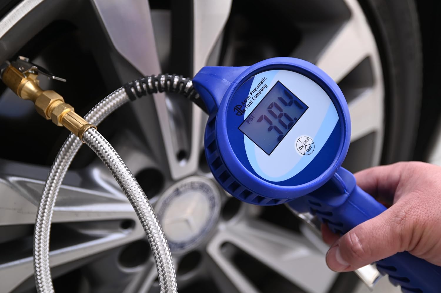 3.5-Inch Digital Tire Inflator with Flexible Hose