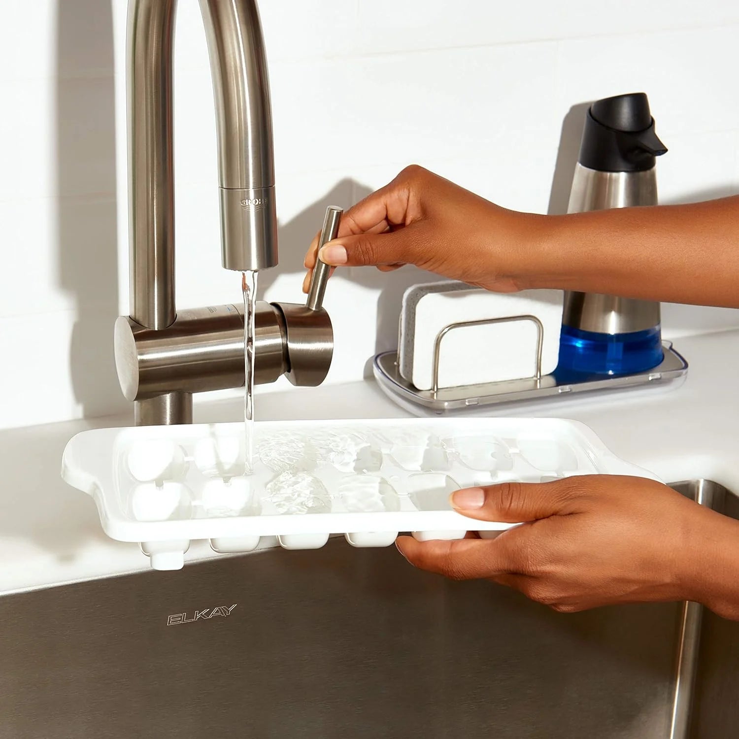 Covered Ice Cube Tray Set