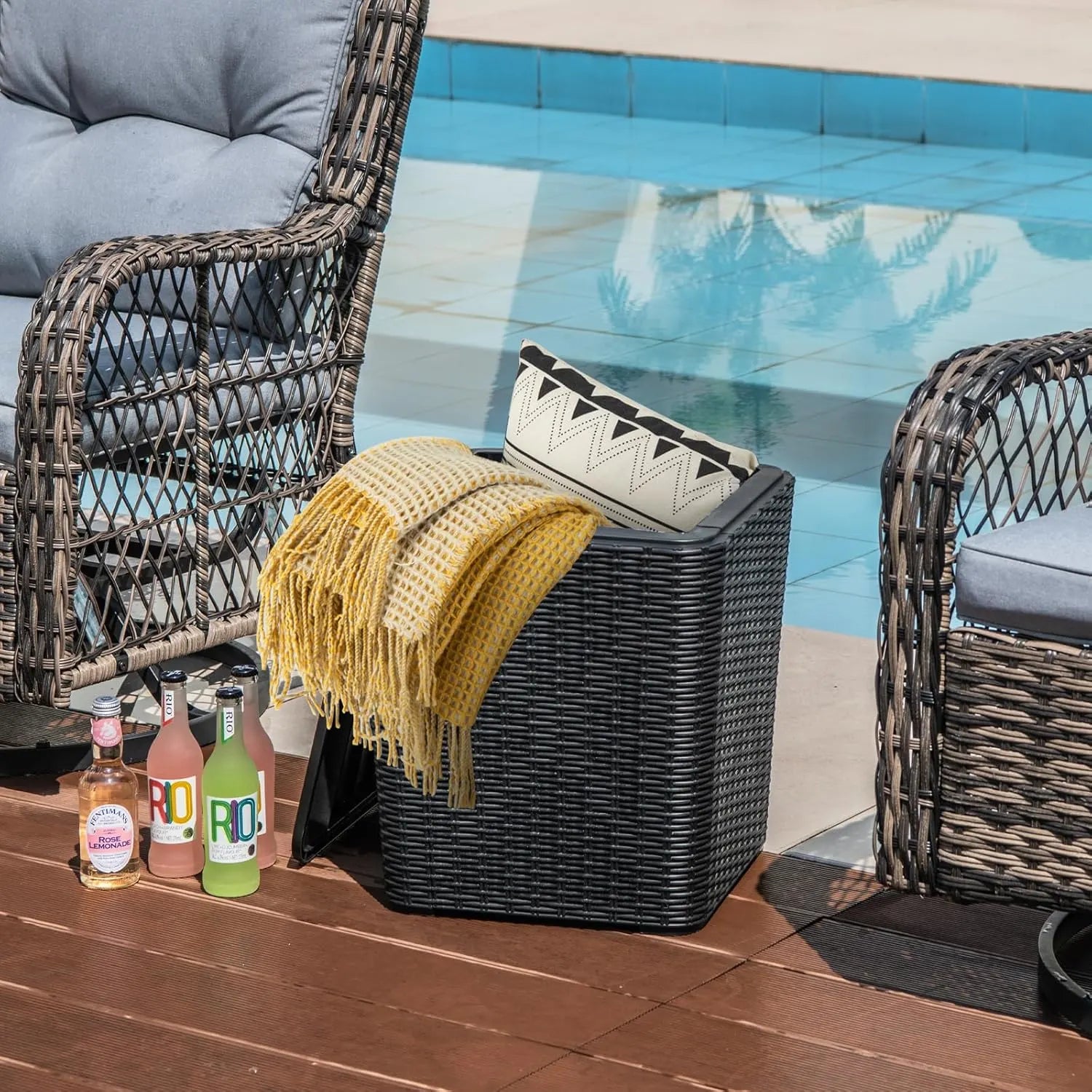 11.5 Gallon Patio Storage Table